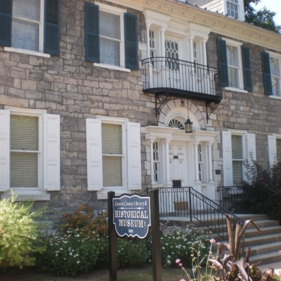 Photo of the front of the Historical Museum
