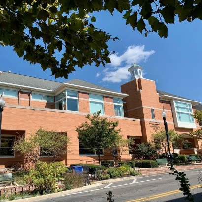 Photo of the library from Allen Street